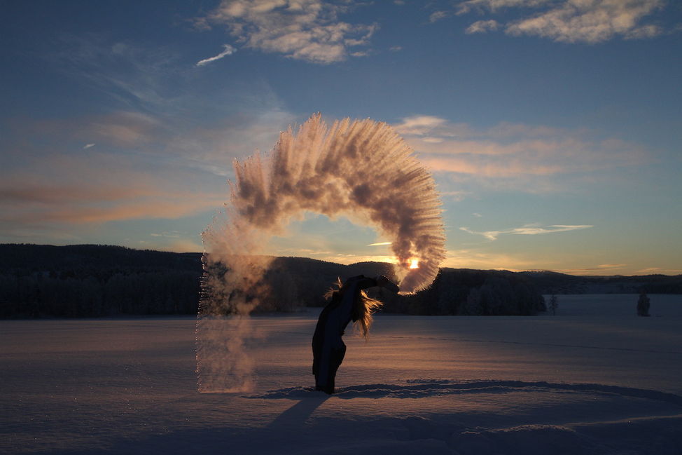 boiling-water-to-snow-in-an-instant-gardsfruene